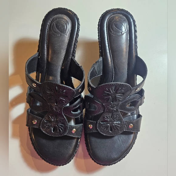 Nurture by Lamaze Black Sandals with Floral Accents - Picture 1 of 7